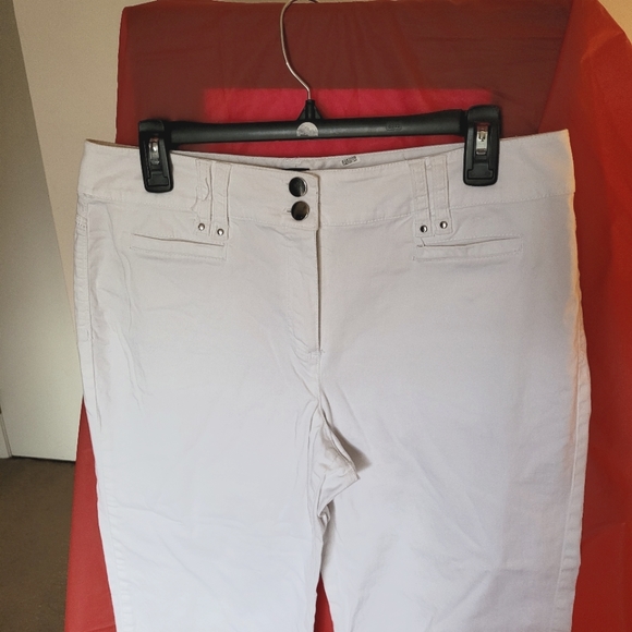 Larry Levine White Capri (308) NWOT - Picture 4 of 8